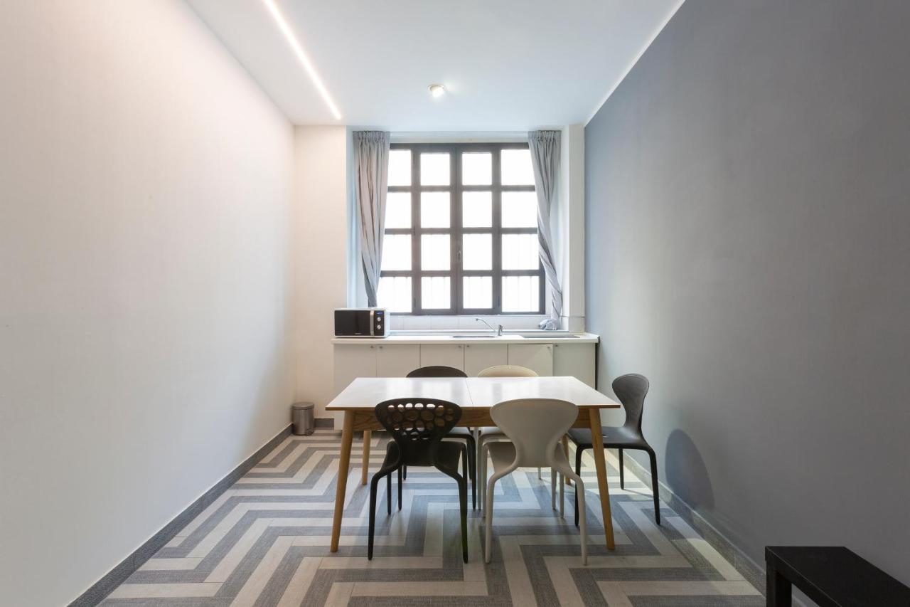 Armani House, Superior In Center Milán